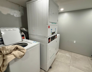 1023 Putnam Avenue - Photo Thumbnail 12