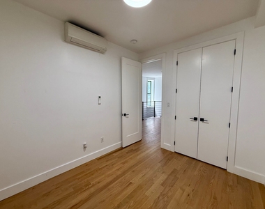 1023 Putnam Avenue - Photo Thumbnail 6