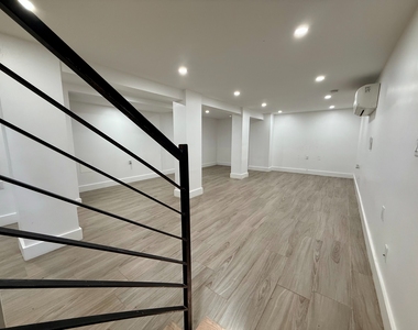 1023 Putnam Avenue - Photo Thumbnail 8