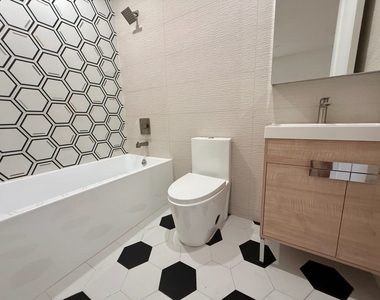 1023 Putnam Avenue - Photo Thumbnail 7
