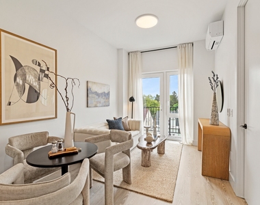 702 East 32nd Street - Photo Thumbnail 5