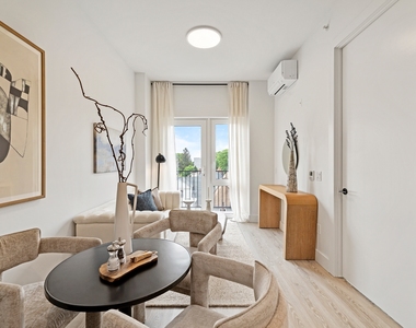 702 East 32nd Street - Photo Thumbnail 4