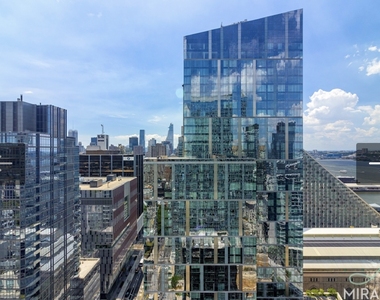 West 60th Street - Photo Thumbnail 6