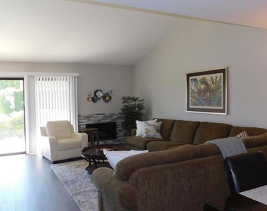 72830 Fleetwood Circle - Photo Thumbnail 4