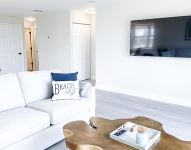 1550 S Ocean Drive - Photo Thumbnail 4