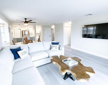 1550 S Ocean Drive - Photo Thumbnail 3