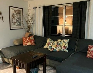 640 Snug Harbor Drive - Photo Thumbnail 3
