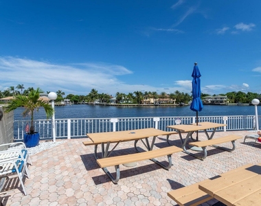 640 Snug Harbor Drive - Photo Thumbnail 17