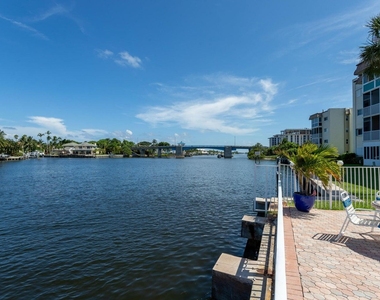 640 Snug Harbor Drive - Photo Thumbnail 13