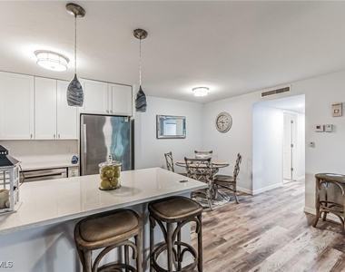 8081 S Woods Circle - Photo Thumbnail 5