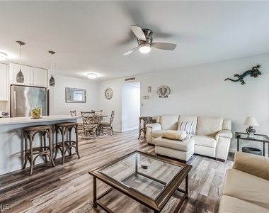 8081 S Woods Circle - Photo Thumbnail 2