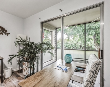 8081 S Woods Circle - Photo Thumbnail 4