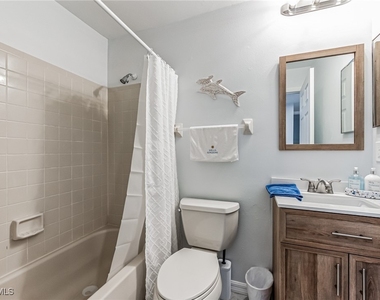 8081 S Woods Circle - Photo Thumbnail 10