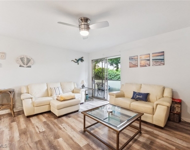 8081 S Woods Circle - Photo Thumbnail 3