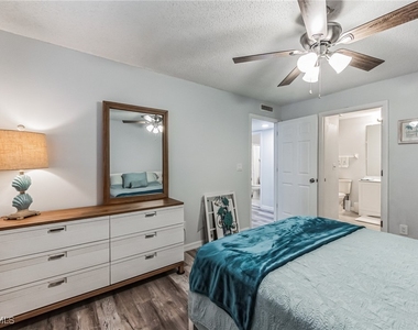 8081 S Woods Circle - Photo Thumbnail 19