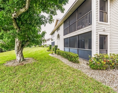 8081 S Woods Circle - Photo Thumbnail 15