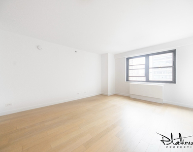 East 39th Street - Photo Thumbnail 3
