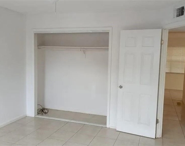 2524 Congress Street - Photo Thumbnail 18