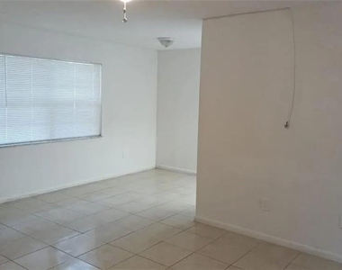 2524 Congress Street - Photo Thumbnail 4