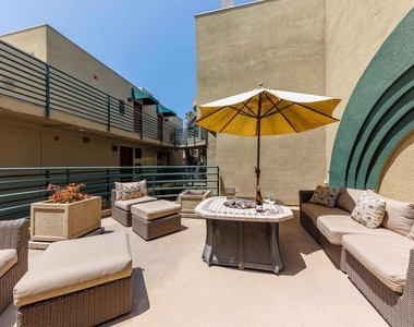 8132 Camino Del Sol - Photo Thumbnail 20