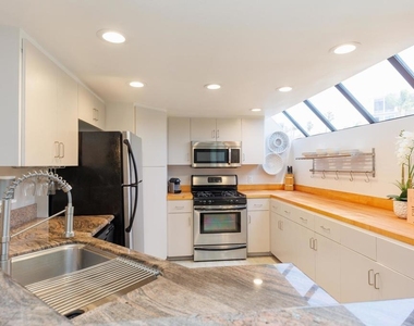 8132 Camino Del Sol - Photo Thumbnail 3