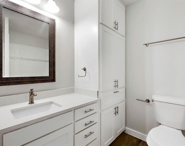 6205 Hyside Dr - Photo Thumbnail 5