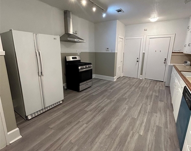 1115 W 22 1/2 St - Photo Thumbnail 16