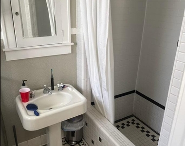 1115 W 22 1/2 St - Photo Thumbnail 30