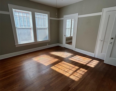 1115 W 22 1/2 St - Photo Thumbnail 13