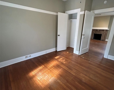 1115 W 22 1/2 St - Photo Thumbnail 8