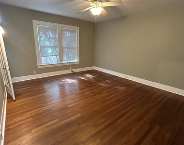 1115 W 22 1/2 St - Photo Thumbnail 18