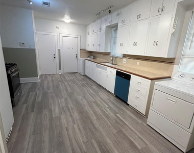 1115 W 22 1/2 St - Photo Thumbnail 14