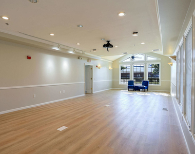 504 E Church Street - Photo Thumbnail 6