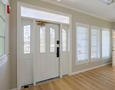 504 E Church Street - Photo Thumbnail 5