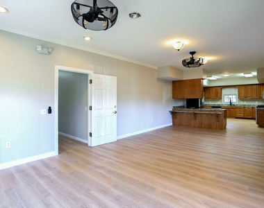 504 E Church Street - Photo Thumbnail 10