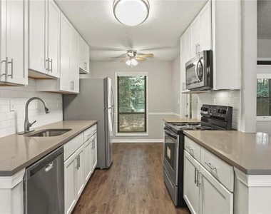 3000 Spring Hill Parkway - Photo Thumbnail 8