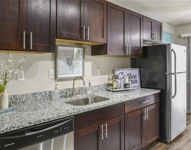 3000 Spring Hill Parkway - Photo Thumbnail 3