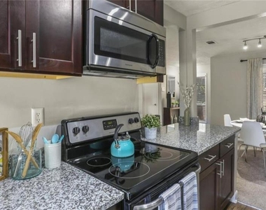 3000 Spring Hill Parkway - Photo Thumbnail 4