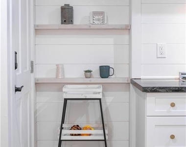 799 Charles Allen Drive Ne - Photo Thumbnail 4