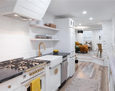 799 Charles Allen Drive Ne - Photo Thumbnail 3