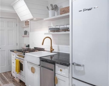 799 Charles Allen Drive Ne - Photo Thumbnail 6