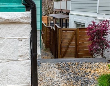 799 Charles Allen Drive Ne - Photo Thumbnail 17