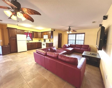 7444 Nw 14th Street - Photo Thumbnail 5
