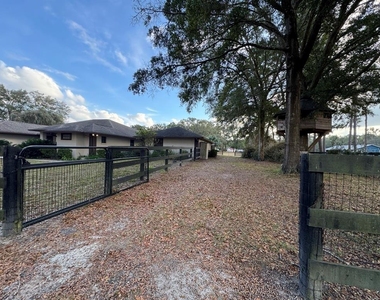 7444 Nw 14th Street - Photo Thumbnail 3