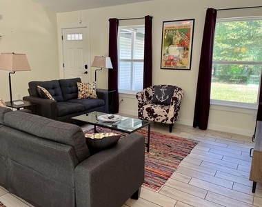 7710 Nw 14th Street - Photo Thumbnail 2