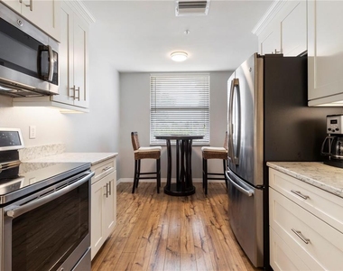 8750 Olde Hickory Avenue - Photo Thumbnail 5