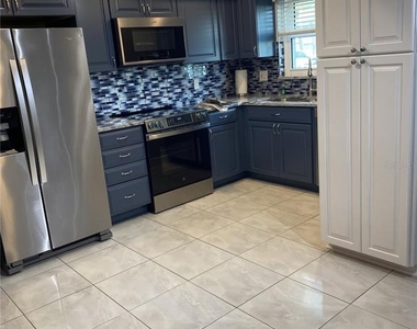 5555 Gulf Boulevard - Photo Thumbnail 4