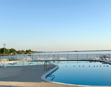 7041 Kingston Cove Lane - Photo Thumbnail 12