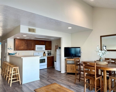 7041 Kingston Cove Lane - Photo Thumbnail 5