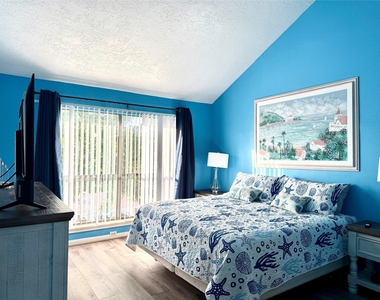 7041 Kingston Cove Lane - Photo Thumbnail 7